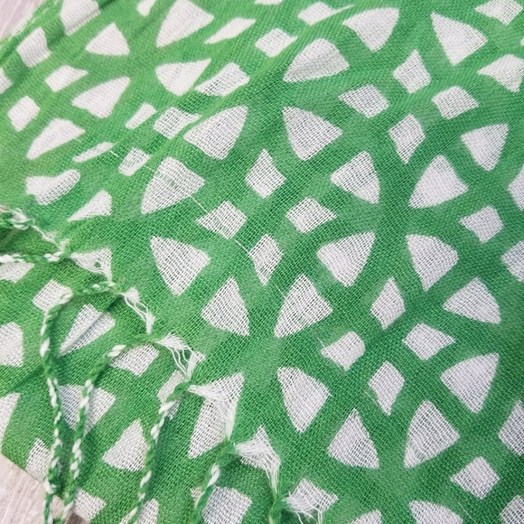 Green Spring scarf with fringe - Picture 4 of 7